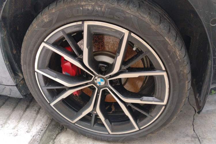 Used BMW 5 Series 2023 530Li Luxury Edition Premium Package Right Front Wheel Hub
