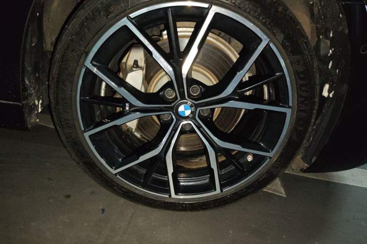 Used BMW 5 Series 2023 530Li Luxury Edition M Sport Package Right Front Wheel Hub