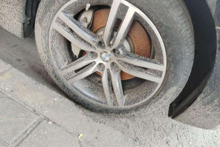Used BMW 5 Series 2023 530Li Leading Edition Luxury Package Right Front Wheel Hub