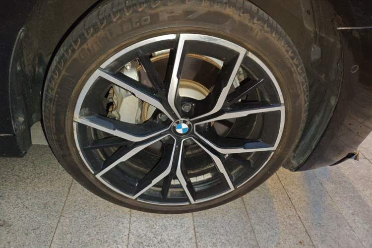 Used BMW 5 Series 2023 Restyled 530Li Luxury Edition M Sport Package Right Front Wheel Hub