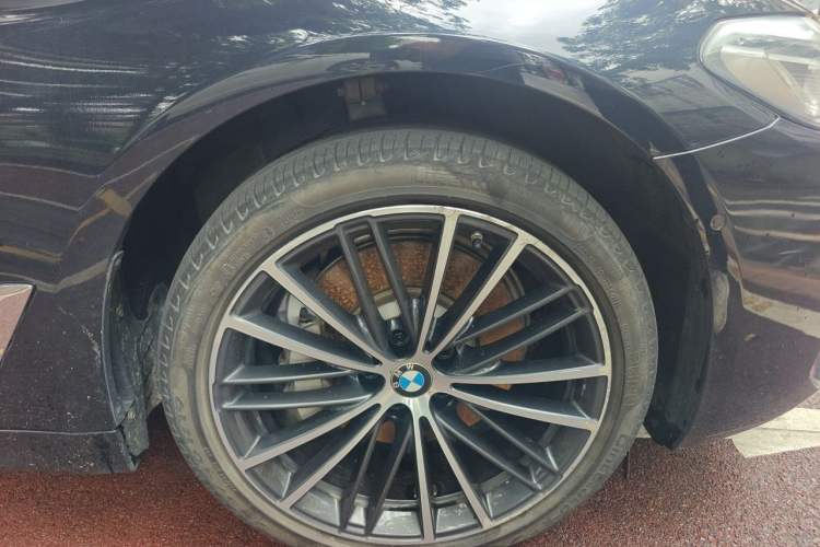 Used BMW 5 Series 2023 530Li Leading Model M Sport Package Right Front Wheel Hub