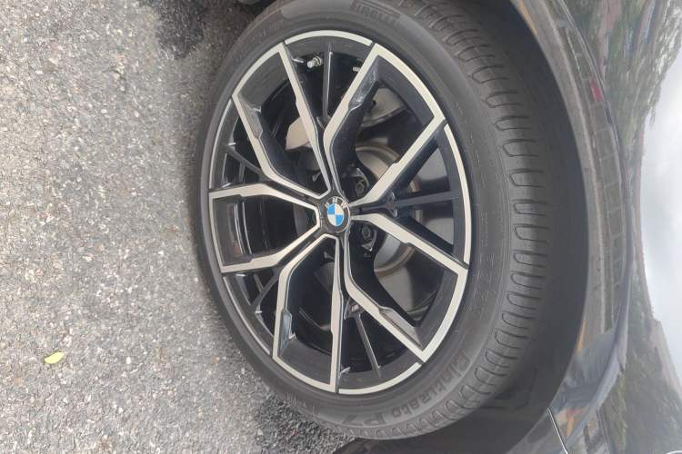 Used BMW 5 Series 2023 530Li Luxury Edition M Sport Package Right Front Wheel Hub