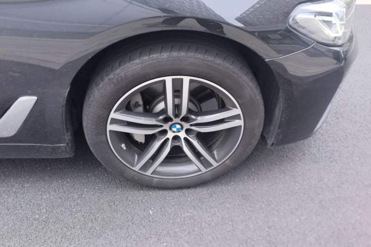 Used BMW 5 Series 2023 Facelifted 530Li Leading Luxury Package Right Front Wheel Hub