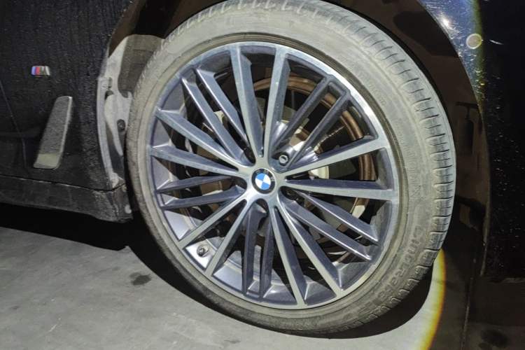 Used BMW 5 Series 2023 530Li Leading Model M Sport Package Right Front Wheel Hub