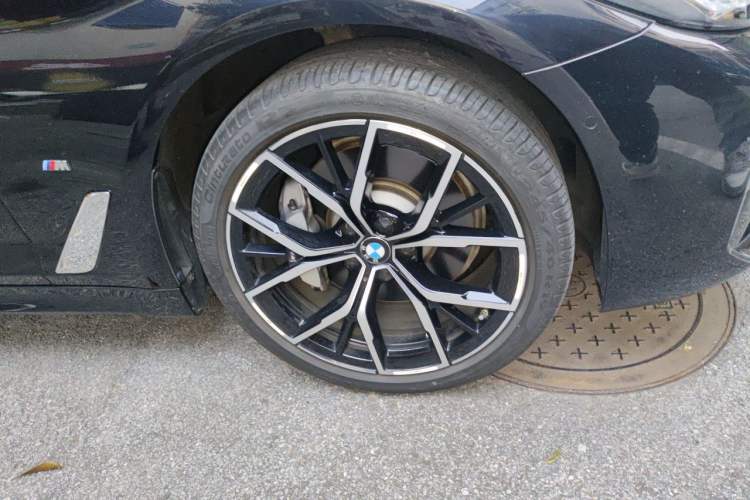 Used BMW 5 Series 2023 530Li Luxury Edition M Sport Package Right Front Wheel Hub