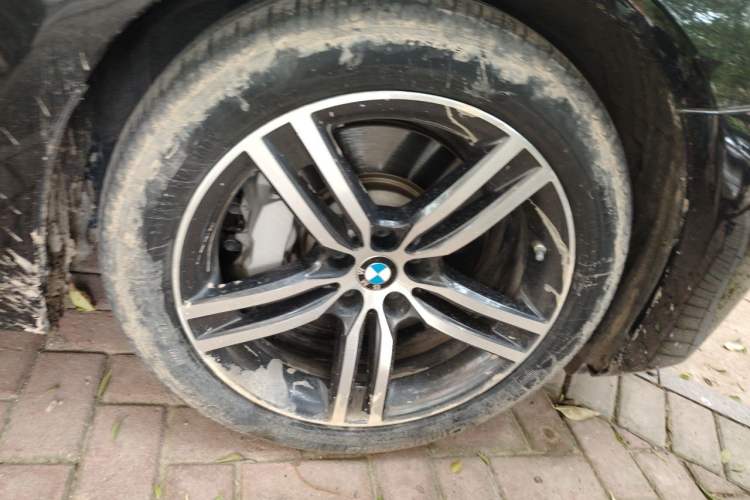 Used BMW 5 Series 2023 530Li Leading Edition Luxury Package Right Front Wheel Hub
