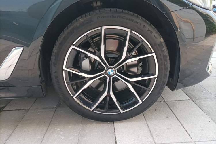 Used BMW 5 Series 2023 530Li Luxury Edition M Sport Package Right Front Wheel Hub
