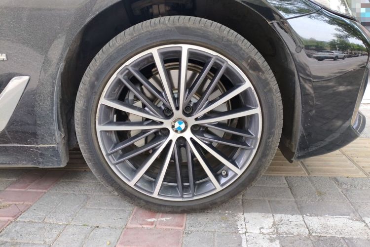 Used BMW 5 Series 2023 530Li Leading Edition Luxury Package Right Front Wheel Hub