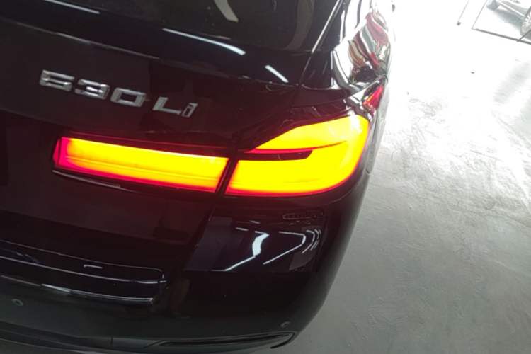 Used BMW 5 Series 2023 Restyled 530Li Leading Edition M Sport Package Right Rear Taillight