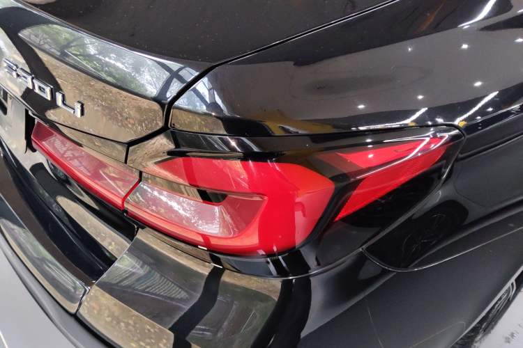 Used BMW 5 Series 2023 Restyled 530Li Luxury Edition M Sport Package Right Rear Taillight