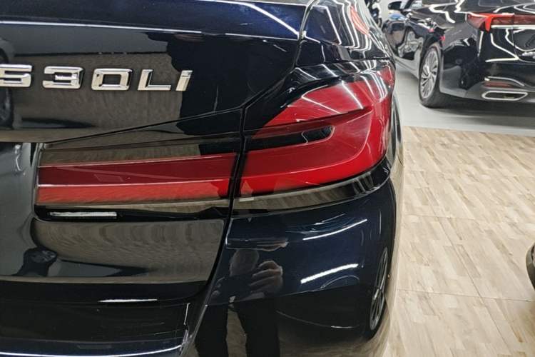 Used BMW 5 Series 2023 530Li Leading Model M Sport Package Right Rear Taillight