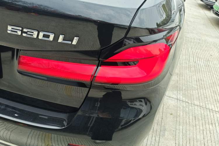 Used BMW 5 Series 2023 530Li Leading Edition Luxury Package Right Rear Taillight