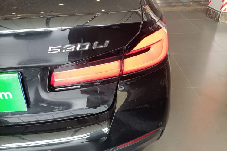 Used BMW 5 Series 2023 530Li Luxury Edition M Sport Package Right Rear Taillight