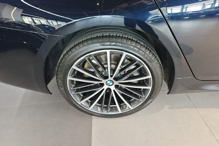 Used BMW 5 Series 2023 530Li Leading Model M Sport Package Right Rear Wheel Hub