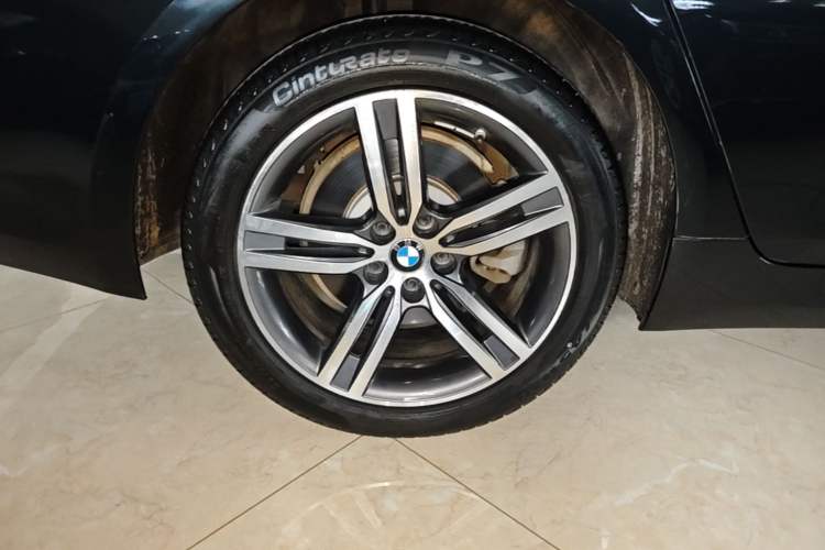 Used BMW 5 Series 2023 530Li Leading Edition Luxury Package Right Rear Wheel Hub