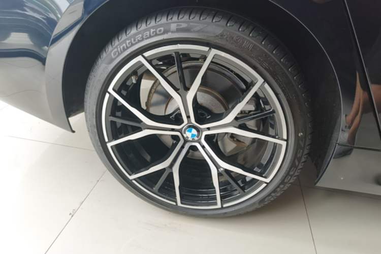 Used BMW 5 Series 2023 530Li Leading Model M Sport Package Right Rear Wheel Hub
