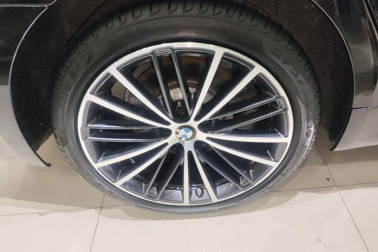 Used BMW 5 Series 2023 530Li Leading Model M Sport Package Right Rear Wheel Hub