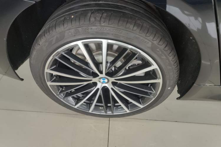 Used BMW 5 Series 2023 530Li Leading Model M Sport Package Right Rear Wheel Hub