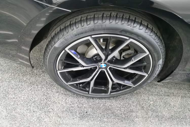 Used BMW 5 Series 2023 530Li Luxury Edition M Sport Package Right Rear Wheel Hub
