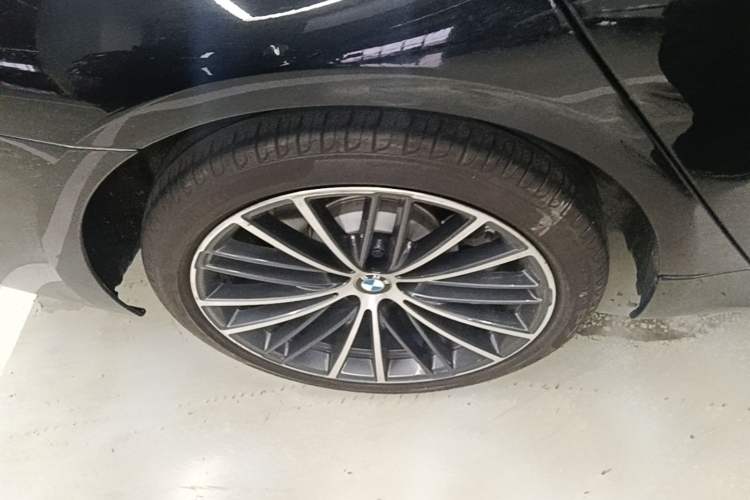 Used BMW 5 Series 2023 530Li Leading Model M Sport Package Right Rear Wheel Hub