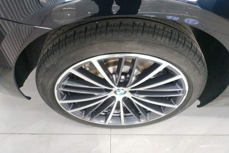 Used BMW 5 Series 2023 530Li Leading Model M Sport Package Right Rear Wheel Hub