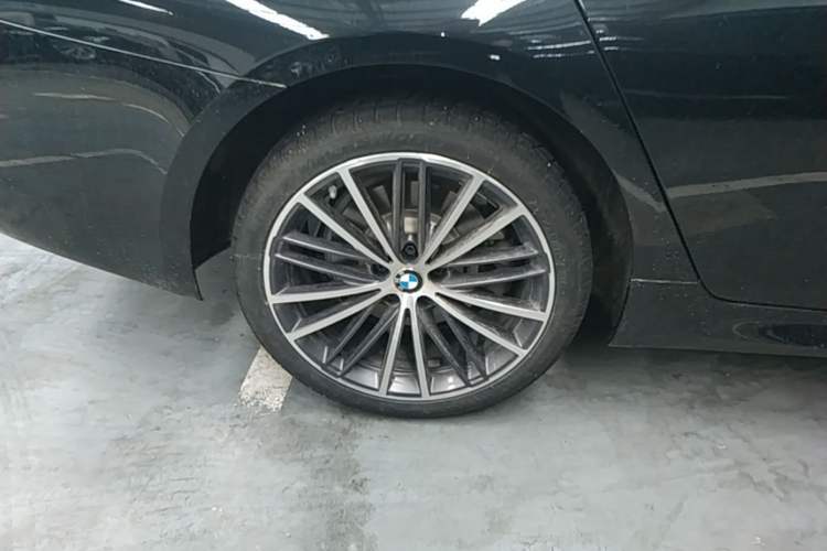 Used BMW 5 Series 2023 530Li Leading Model M Sport Package Right Rear Wheel Hub
