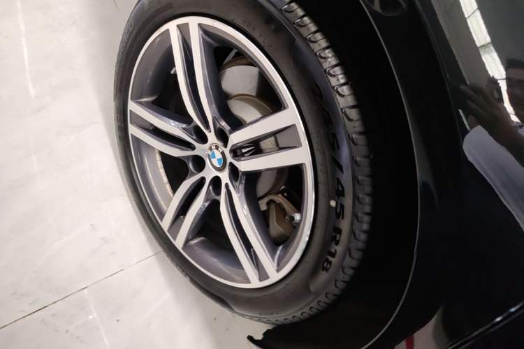 Used BMW 5 Series 2023 530Li xDrive Luxury Package Right Rear Wheel Hub