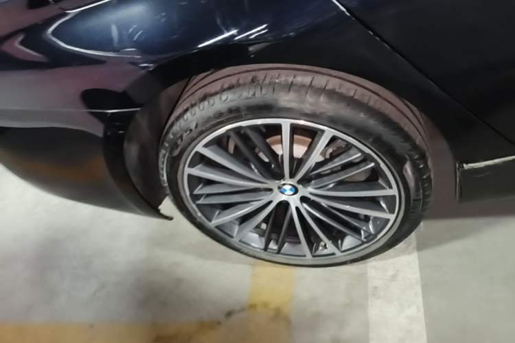 Used BMW 5 Series 2023 530Li Leading Model M Sport Package Right Rear Wheel Hub