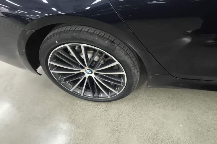 Used BMW 5 Series 2023 530Li xDrive M Sport Package Right Rear Wheel Hub