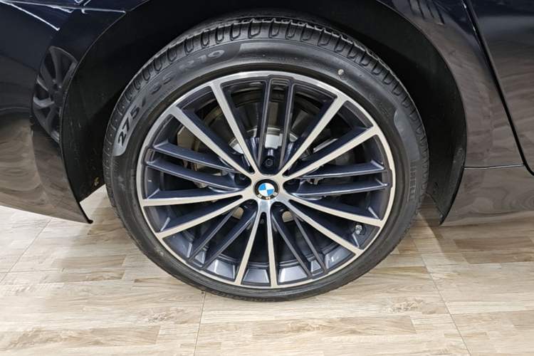 Used BMW 5 Series 2023 530Li Leading Model M Sport Package Right Rear Wheel Hub