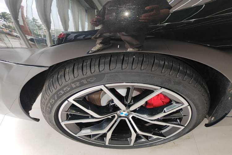 Used BMW 5 Series 2023 530Li Luxury Edition M Sport Package Right Rear Wheel Hub