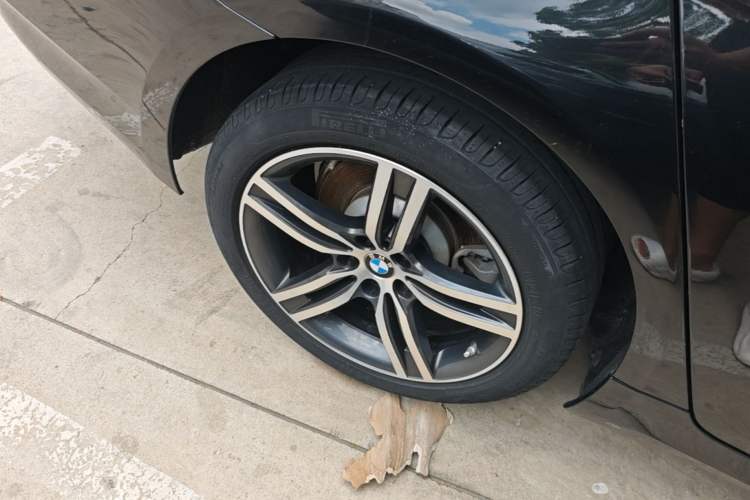 Used BMW 5 Series 2023 530Li Leading Edition Luxury Package Right Rear Wheel Hub
