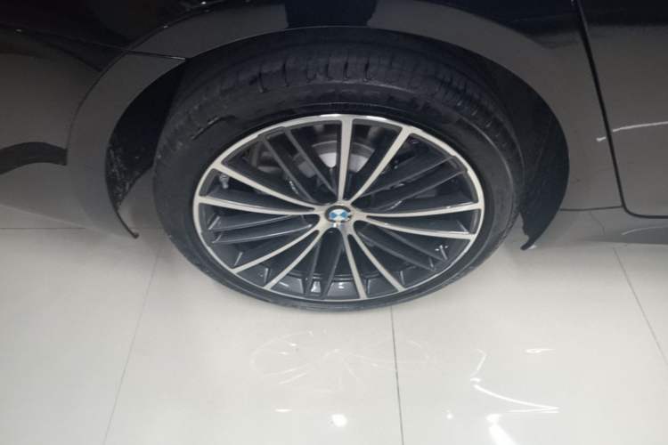 Used BMW 5 Series 2023 530Li Leading Model M Sport Package Right Rear Wheel Hub