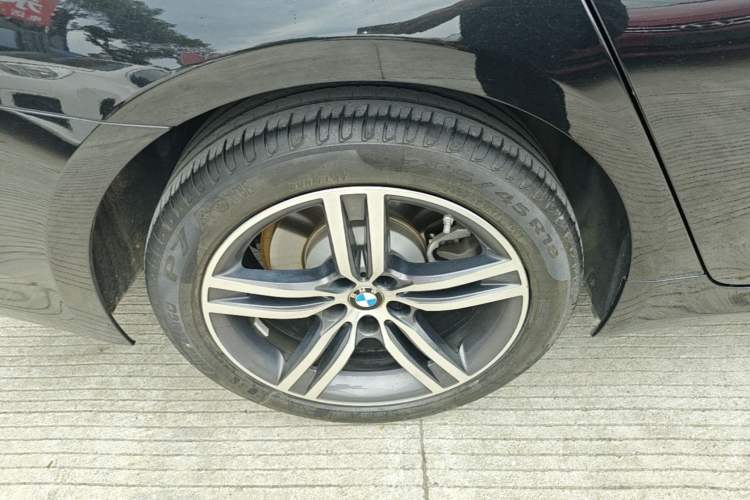 Used BMW 5 Series 2023 530Li Leading Edition Luxury Package Right Rear Wheel Hub
