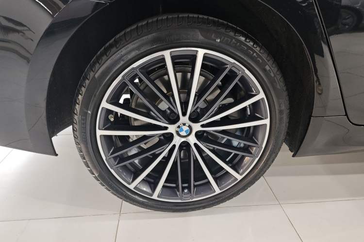 Used BMW 5 Series 2023 530Li Leading Model M Sport Package Right Rear Wheel Hub
