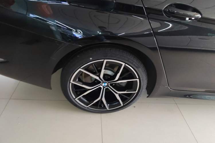 Used BMW 5 Series 2023 530Li Luxury Edition M Sport Package Right Rear Wheel Hub