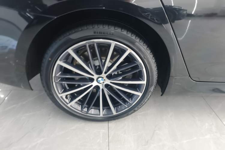 Used BMW 5 Series 2023 530Li Leading Model M Sport Package Right Rear Wheel Hub