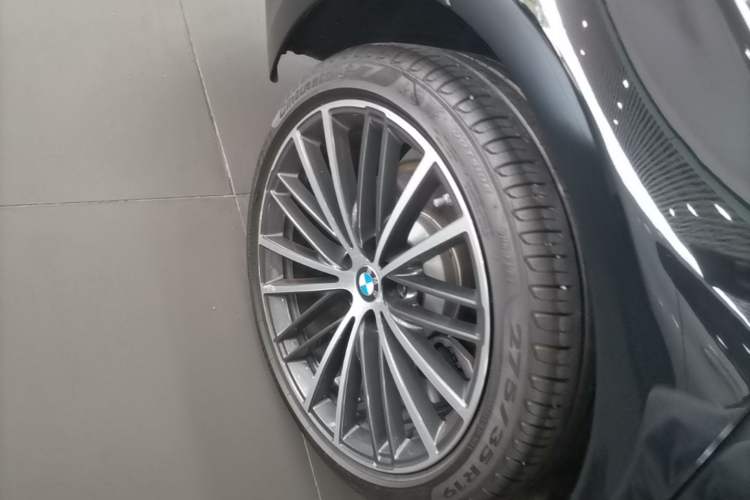 Used BMW 5 Series 2023 530Li Leading Model M Sport Package Right Rear Wheel Hub