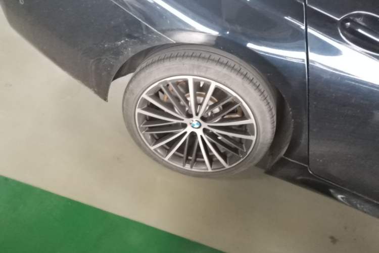 Used BMW 5 Series 2023 530Li Leading Model M Sport Package Right Rear Wheel Hub