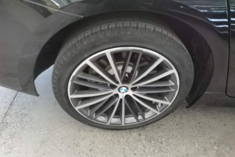 Used BMW 5 Series 2023 530Li Leading Model M Sport Package Right Rear Wheel Hub