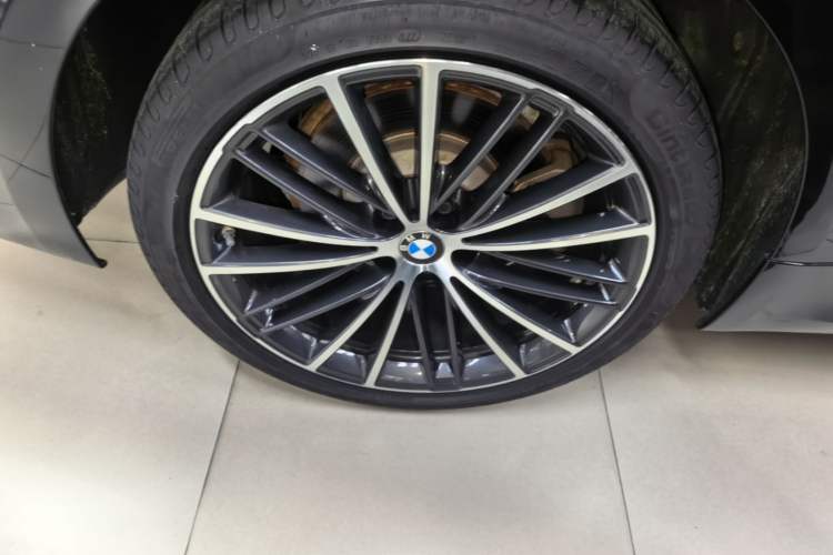 Used BMW 5 Series 2023 530Li Leading Model M Sport Package Right Rear Wheel Hub