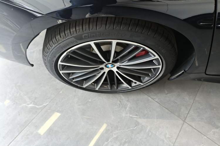 Used BMW 5 Series 2023 530Li Leading Model M Sport Package Right Rear Wheel Hub