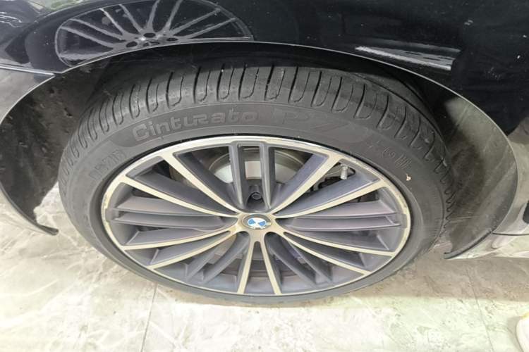 Used BMW 5 Series 2023 530Li Leading Model M Sport Package Right Rear Wheel Hub