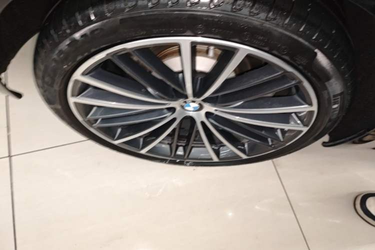 Used BMW 5 Series 2023 530Li Leading Model M Sport Package Right Rear Wheel Hub