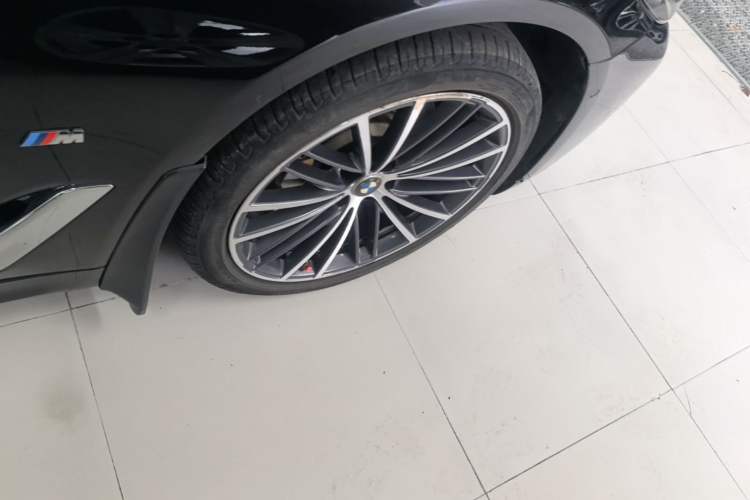 Used BMW 5 Series 2023 530Li Leading Model M Sport Package Right Rear Wheel Hub
