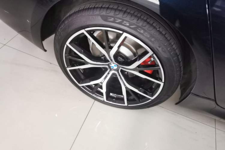 Used BMW 5 Series 2023 530Li Leading Model M Sport Package Right Rear Wheel Hub
