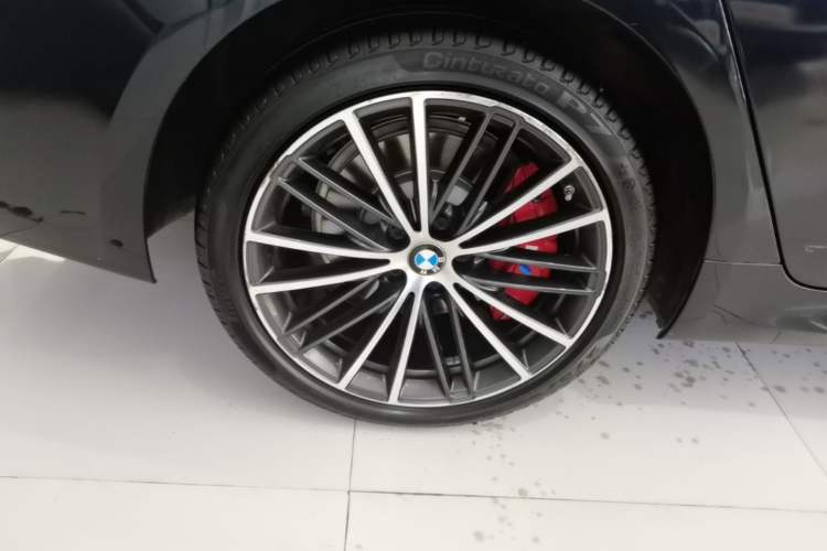 Used BMW 5 Series 2023 530Li Leading Model M Sport Package Right Rear Wheel Hub