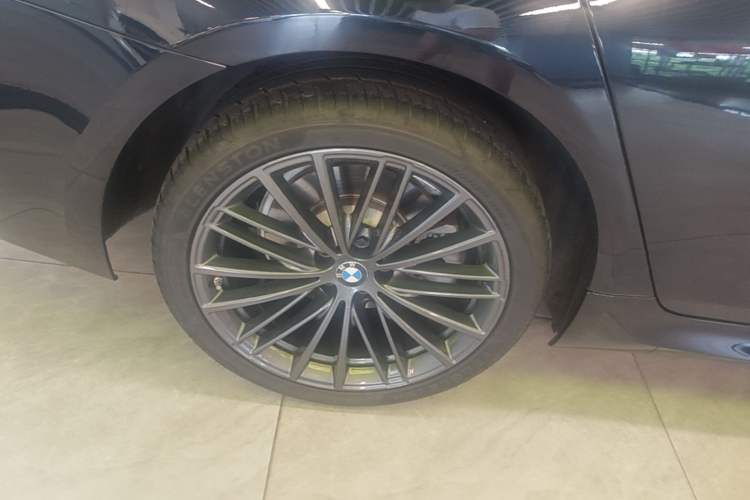 Used BMW 5 Series 2023 530Li Leading Model M Sport Package Right Rear Wheel Hub