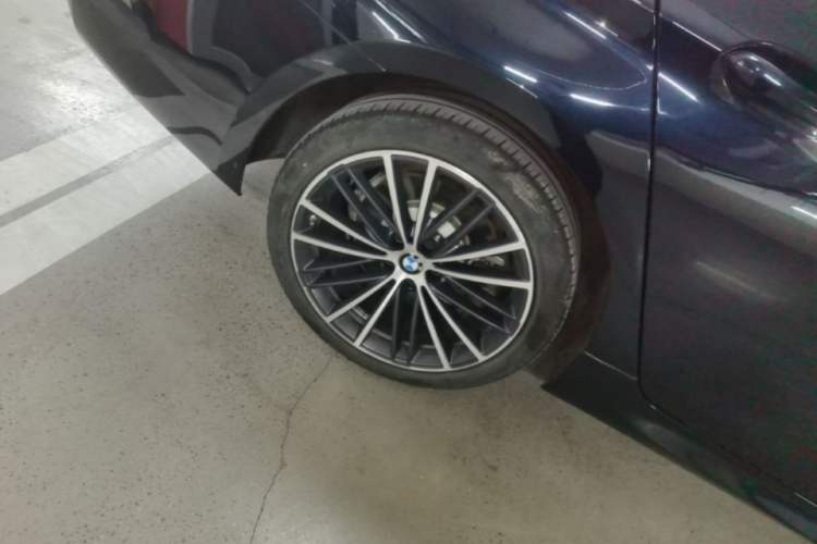 Used BMW 5 Series 2023 530Li Leading Model M Sport Package Right Rear Wheel Hub