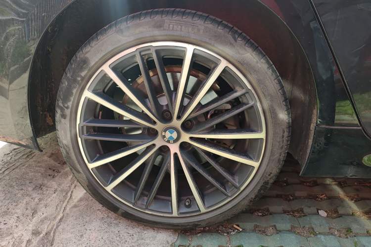 Used BMW 5 Series 2023 530Li Leading Model M Sport Package Right Rear Wheel Hub